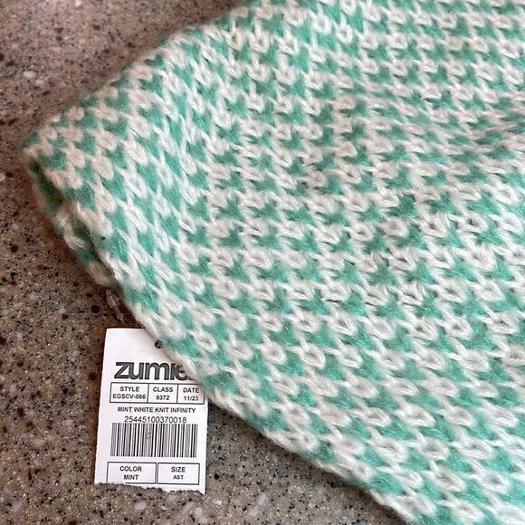 EMPYRE Knit Infinity Scarf *NEW* - Picture 5 of 7